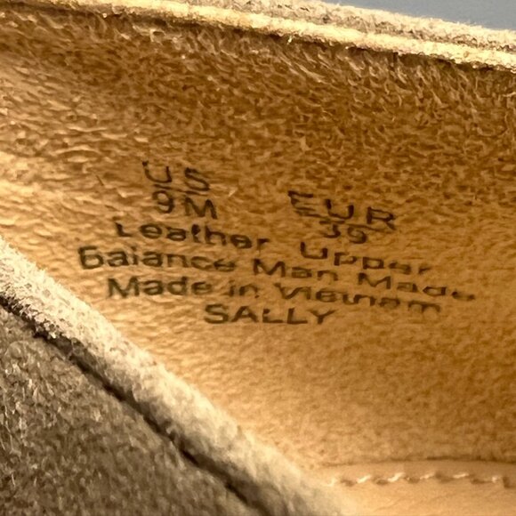 New Without Tag (No Box) Sam Edelman Sally Flats in Nude Suede - Picture 4 of 4